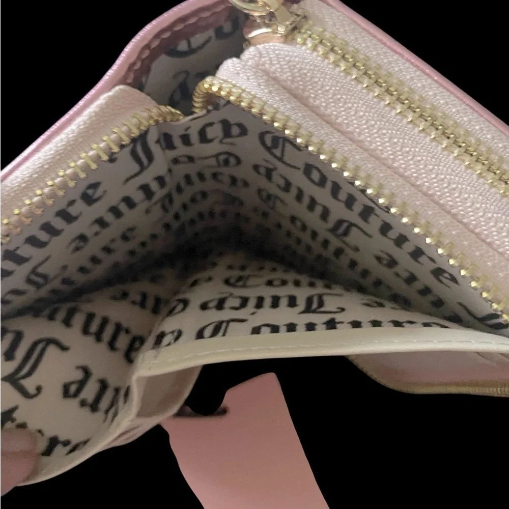 NWT-JUICY COUTURE-SOFT PINK ZIP AROUND WALLET-RHINESTONE SHIMMER “JUICY” FRONT